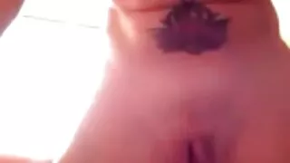 Blonde rubs халуун pussy дээр Brunette-ийн нойтон pussy дээр хөнжил Бордо