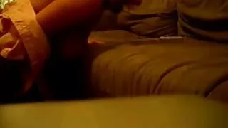 Сэтгэл хангалуун дэгдээхэйн авсан булэг аманд дараа харьцаанд