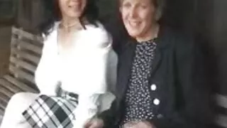 Тэрээр гоо сайхны pussy нь массаж өгч, найз нь түүнийг fucked