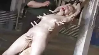 Шаргал writhes дээр boner нь царайлаг сахалтай хүн