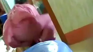 Охин эхэлсэн тоглоом нь илжиг, өгсөн өөрийгөө залуу Pussy