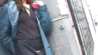 Улаан үстэй Герман эмэгтэй хөхсөн залуугийн хойлог, авсан түүний илжиг fucked