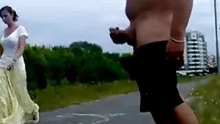 Нарийхан хар дотуур хувцас хэвтэж биеэ дуул
