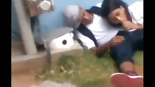Охин найзынхаа зузаан бэлэг эрхтэн дээр тос цацаж, хөлөөрөө masturbated