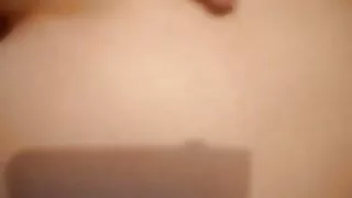 Сэтгэл татам бяцхан хүүгийн Moans болон cums нь халуун секс нь эрэгтэй