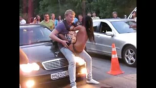 Эмэгтэй хүн licks өөр, авдаг хойлог үтрээнд