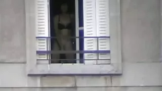 Зочид буудлын жуулчны сунгасан түүний pussy дээр гөлгөр хүлээн авагч хойлог